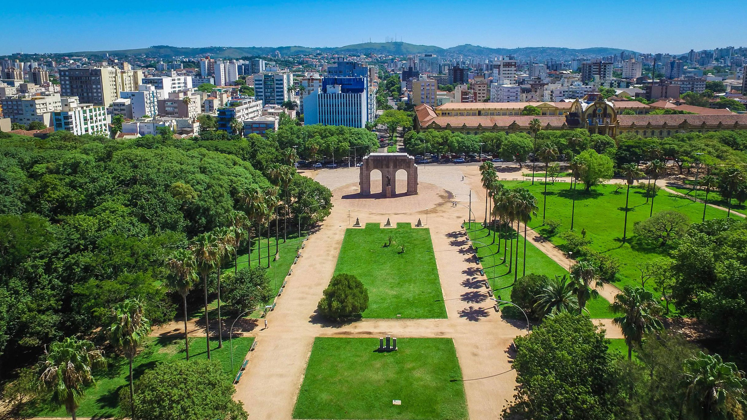 Vista aérea dos arcos da Praça Farroupilha