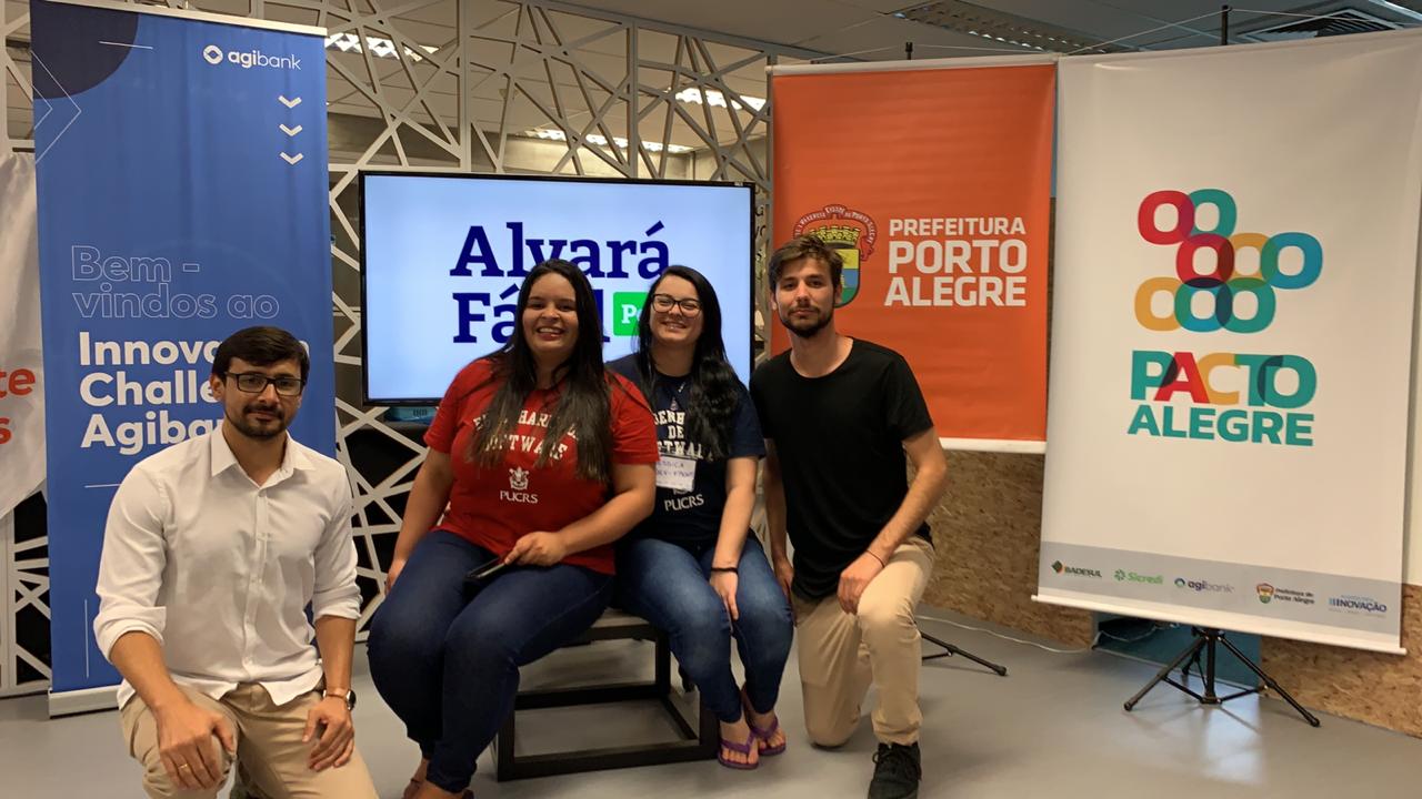 Equipe vencedora do hackathon: Bianca Camargo,  Jessica Manoe, Jeferson Romano  e Rodrigo Viegas