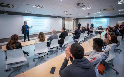 Participaram da apresentação o assessor de inovação do TECNOPUC e coordenador do Pacto Alegre, Luís Villwock, o secretário de parcerias estratégicas, Thiago Barros Ribeiro, e o secretário de desenvolvimento econômico, Eduardo Cidade.