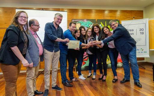 O prefeito Nelson Marchezan Júnior e o secretário municipal de serviços urbanos, Ramiro Rosário, Etapa final do Creathon 2019 - Inovação para limpeza urbana da cidade de Porto Alegre. O evento foi realizado no Auditório Nascente do prédio centenário da Escola de Engenharia da UFRGS. Foto: Cesar Lopes/PMPA