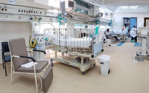 Foto ilustrativa de um quarto de hospital