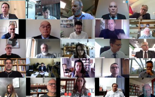 Foto das pessoas participando da reunião virtual