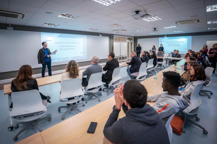 Participaram da apresentação o assessor de inovação do TECNOPUC e coordenador do Pacto Alegre, Luís Villwock, o secretário de parcerias estratégicas, Thiago Barros Ribeiro, e o secretário de desenvolvimento econômico, Eduardo Cidade.